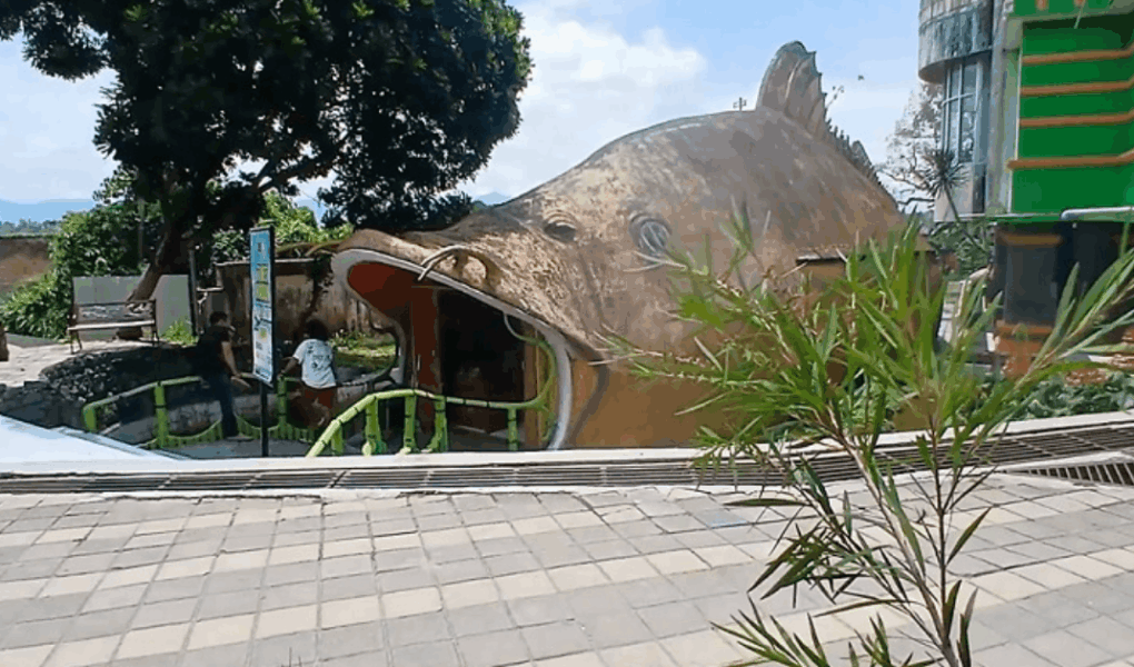 Pengunjung Kebun Binatang Bukittinggi Terkunci