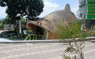 Pengunjung Kebun Binatang Bukittinggi Terkunci