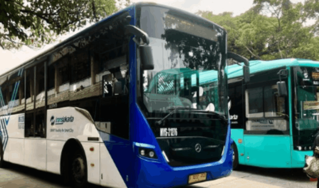 Pemotor Terobos Jalur Busway