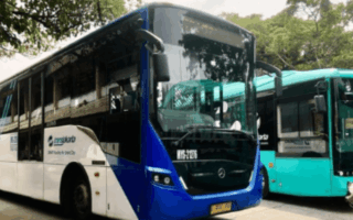 Pemotor Terobos Jalur Busway