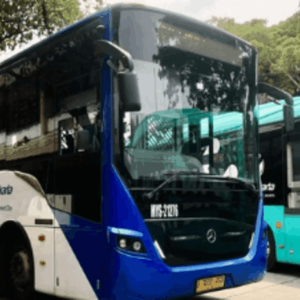 Pemotor Terobos Jalur Busway