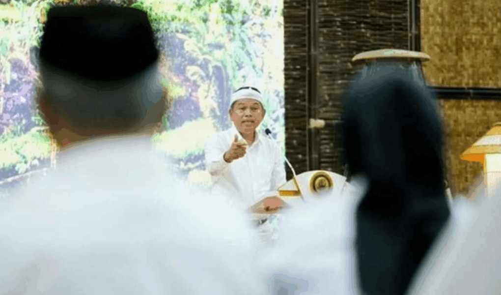 Guru gunting rambut murid Garut