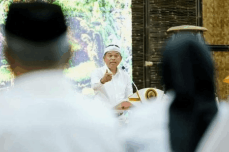 Guru gunting rambut murid Garut