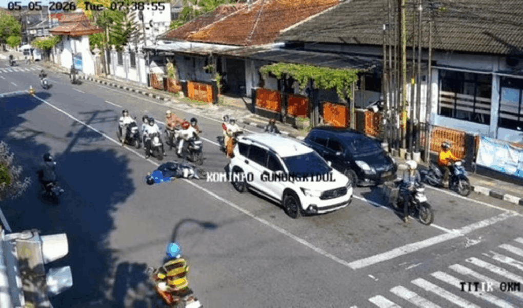 Personel Damkar pingsan di jalan