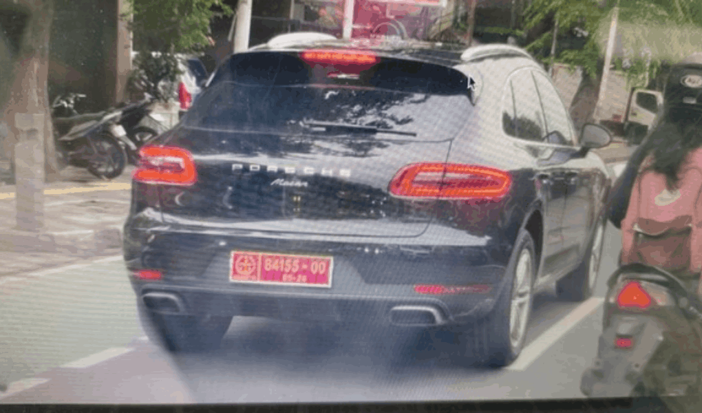 Porsche Macan Pelat TNI