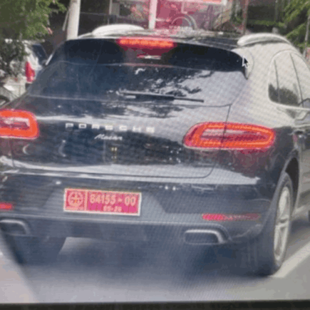 Porsche Macan Pelat TNI