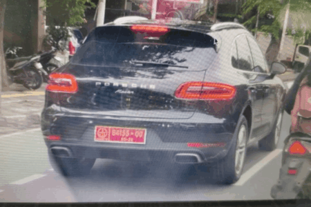 Porsche Macan Pelat TNI