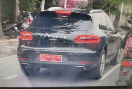 Porsche Macan Pelat TNI