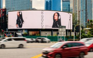 charli xcx nothing - ilustrasi berita Bukit Bintang 'Berubah Wajah' Saat Nothing Tayangkan Charli XCX di Kuala Lumpur