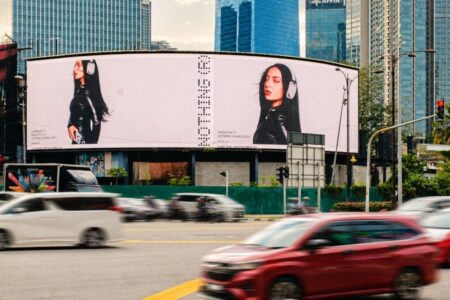 charli xcx nothing - ilustrasi berita Bukit Bintang 'Berubah Wajah' Saat Nothing Tayangkan Charli XCX di Kuala Lumpur