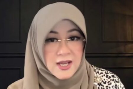 dokter tifa - ilustrasi artikel Dokter Tifa Ditangkap, Tetap Ikut Ujian S3 Daring