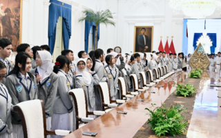 kunjungan istana - ilustrasi artikel Kunjungan Istana: SMPN 73 Jakarta dan UNILA Belajar Pemerintahan di Istana…