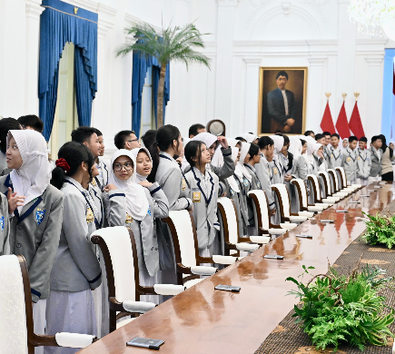 kunjungan istana - ilustrasi artikel Kunjungan Istana: SMPN 73 Jakarta dan UNILA Belajar Pemerintahan di Istana…