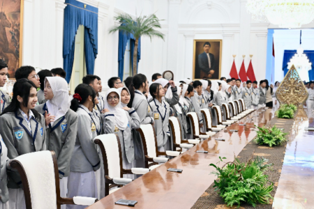 kunjungan istana - ilustrasi artikel Kunjungan Istana: SMPN 73 Jakarta dan UNILA Belajar Pemerintahan di Istana…