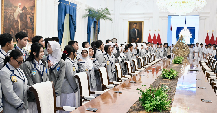 kunjungan istana - ilustrasi artikel Kunjungan Istana: SMPN 73 Jakarta dan UNILA Belajar Pemerintahan di Istana…