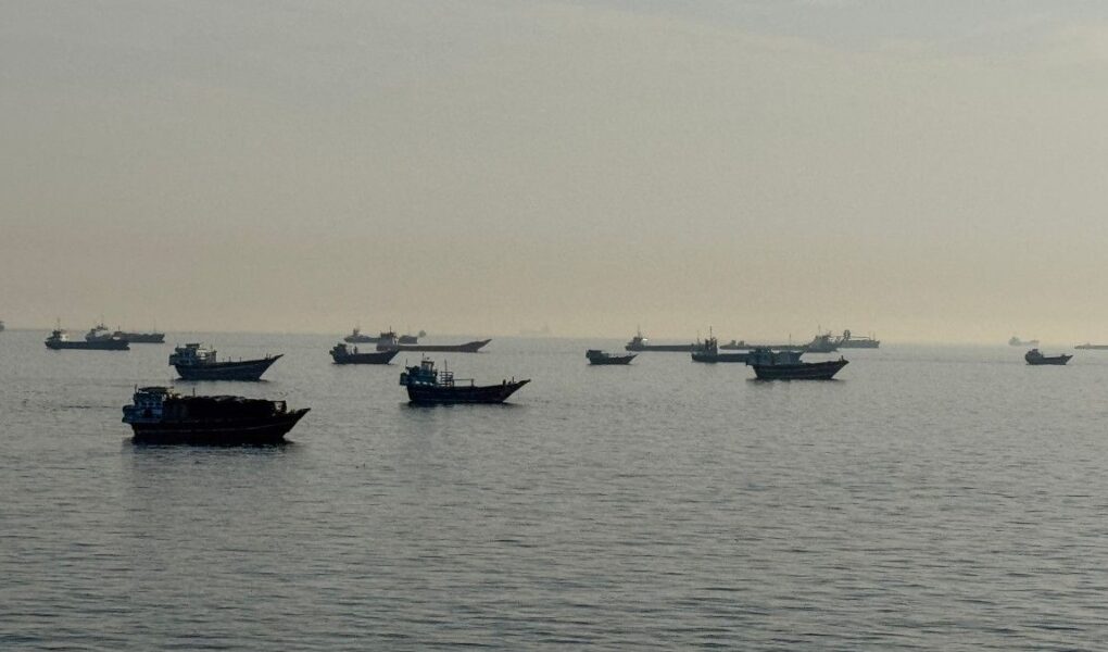 selat hormuz - ilustrasi artikel Pelayaran Global Masih Waspada Lewati Selat Hormuz Meski AS dan Iran Sepakat Berdamai