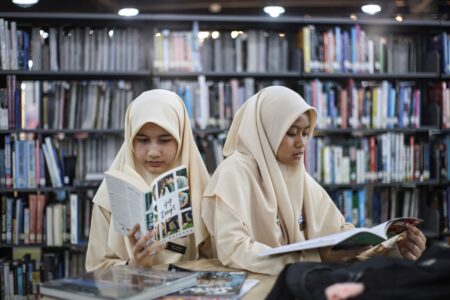 perpustakaan masyarakat - ilustrasi berita Perpustakaan: Arkitek Minda Masyarakat dalam Era Teknologi