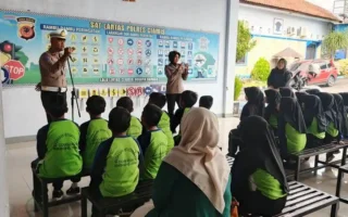 polres ciamis - ilustrasi berita Kenalkan Tertib Lalu Lintas dan Cegah Bullying, Polres Ciamis Edukasi Siswa MI Lewat…