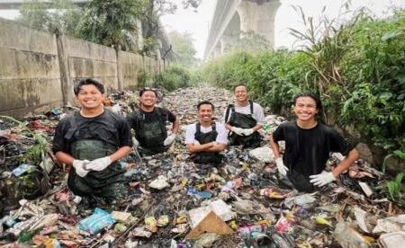 sungai kotor - ilustrasi artikel Ketika Sungai Kotor Menjadi Pesan Publik
