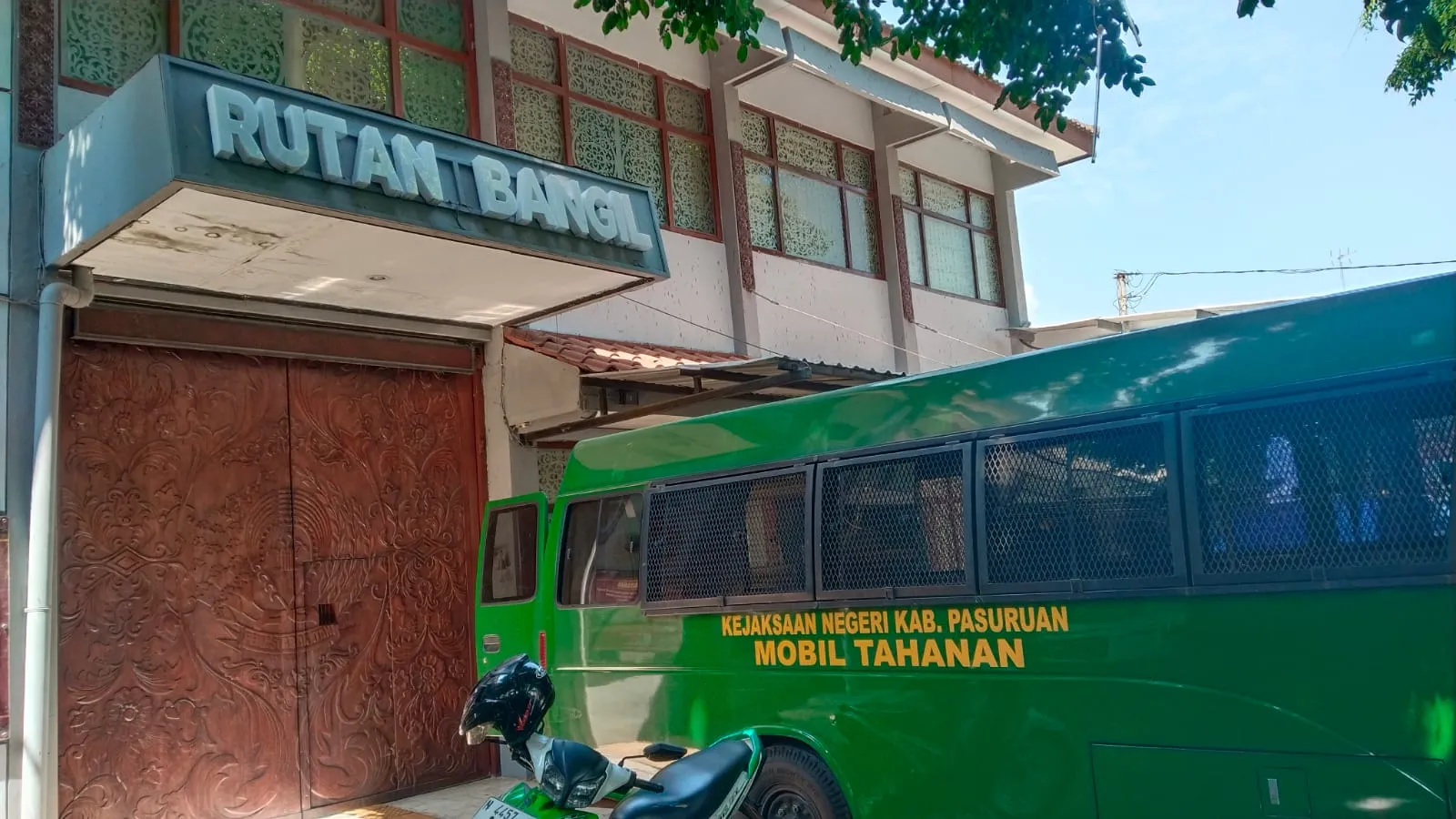 tahanan narkoba kabur - ilustrasi berita Tahanan narkoba kabur dari Rutan Bangil Pasuruan, petugas masih melakukan…