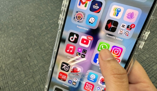 algoritma media sosial Algoritma media sosial pengaruhi pilihan pemilih algoritma media sosial - ilustrasi artikel Apakah algoritma media sosial mengubah pilihan pemilih?