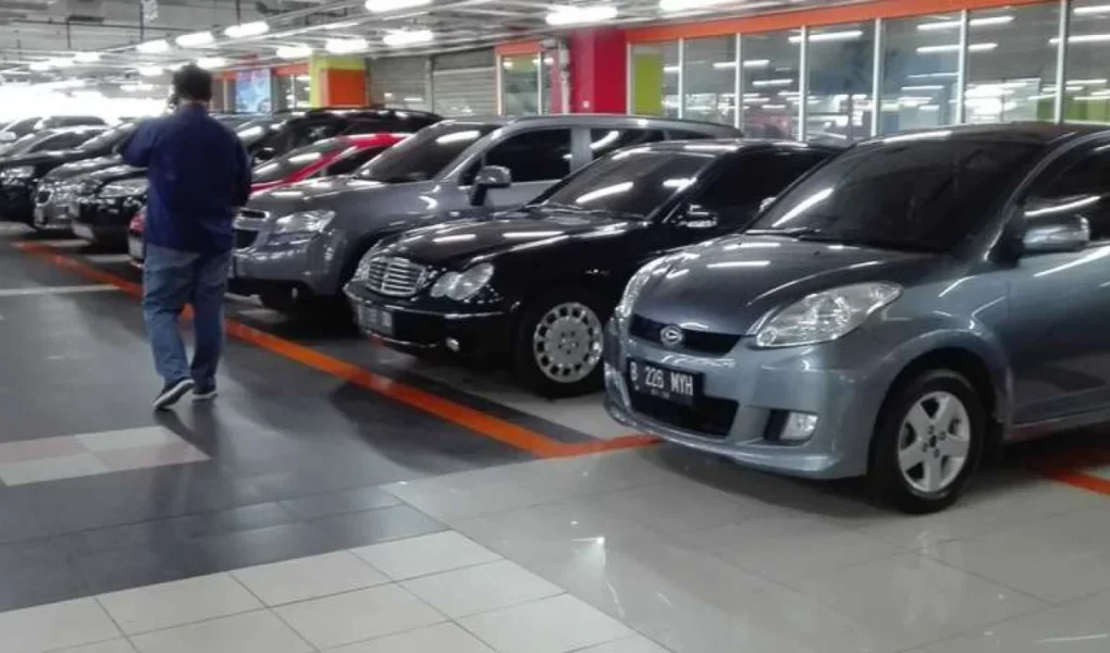 mobil bekas rp100 jutaan - ilustrasi artikel Mobil Bekas Rp100 Jutaan, Motor Listrik VinFast, dan Geely EX2 Pink Viral