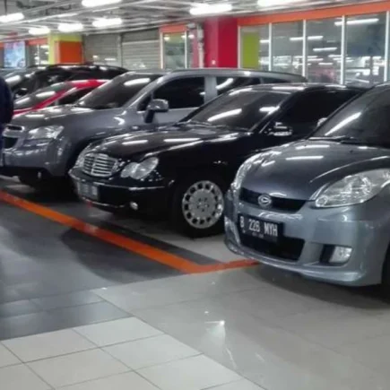 mobil bekas rp100 jutaan - ilustrasi artikel Mobil Bekas Rp100 Jutaan, Motor Listrik VinFast, dan Geely EX2 Pink Viral