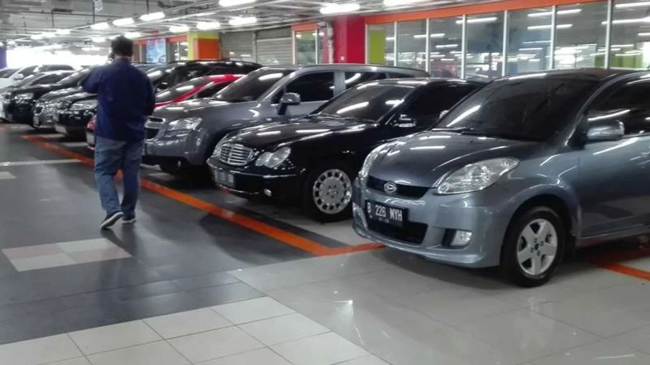 mobil bekas rp100 jutaan Mobil Bekas Rp100 Jutaan: Tren, Pilihan, dan Viral mobil bekas rp100 jutaan - ilustrasi artikel Mobil Bekas Rp100 Jutaan, Motor Listrik VinFast, dan Geely EX2 Pink Viral