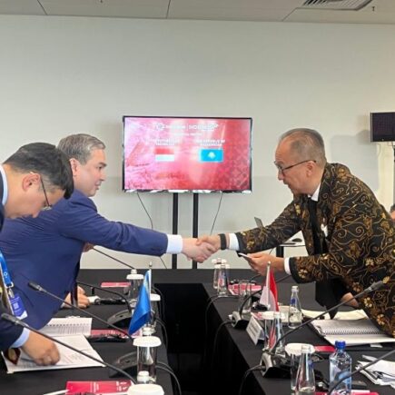 mou innoprom - ilustrasi berita Kemenperin Hasilkan 13 MoU Strategis di INNOPROM 2026 untuk Pacu Industri RI