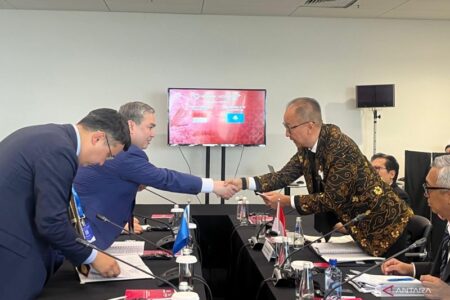 mou innoprom - ilustrasi berita Kemenperin Hasilkan 13 MoU Strategis di INNOPROM 2026 untuk Pacu Industri RI