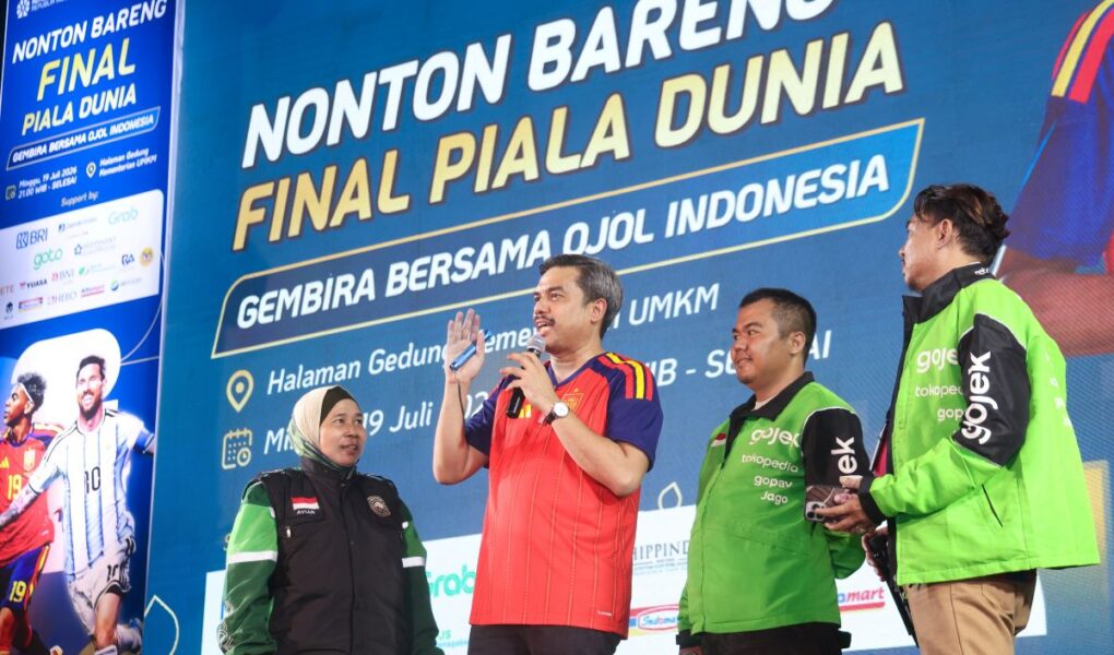 ojol nobar - ilustrasi berita Menteri UMKM Ajak Pengemudi Ojol Nobar Final Piala Dunia 2026
