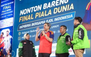 ojol nobar - ilustrasi berita Menteri UMKM Ajak Pengemudi Ojol Nobar Final Piala Dunia 2026