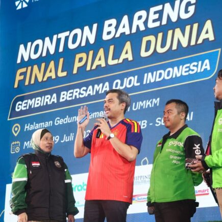 ojol nobar - ilustrasi berita Menteri UMKM Ajak Pengemudi Ojol Nobar Final Piala Dunia 2026