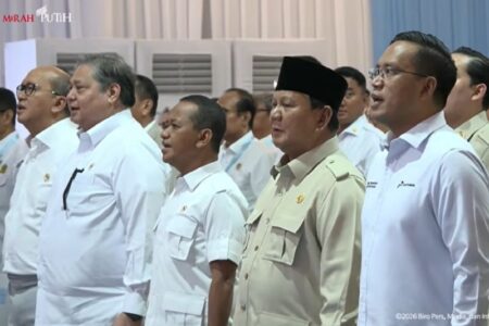 program b50 - ilustrasi berita Permintaan Teks Sumber untuk Menyusun Ulang Berita tentang Peluncuran Program Mandatori…