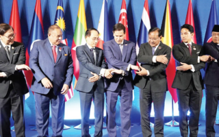 selat hormuz - ilustrasi artikel Menlu AS Tekankan Selat Hormuz dan Kebebasan Navigasi di LCS