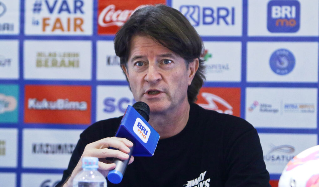 derbi diy - ilustrasi berita Pieter Huistra Ingin Suporter Hadir di Derbi DIY antara PSS dan PSIM
