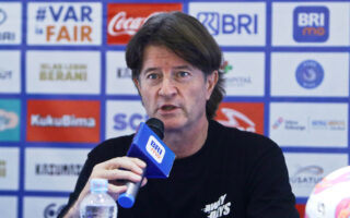 derbi diy - ilustrasi berita Pieter Huistra Ingin Suporter Hadir di Derbi DIY antara PSS dan PSIM