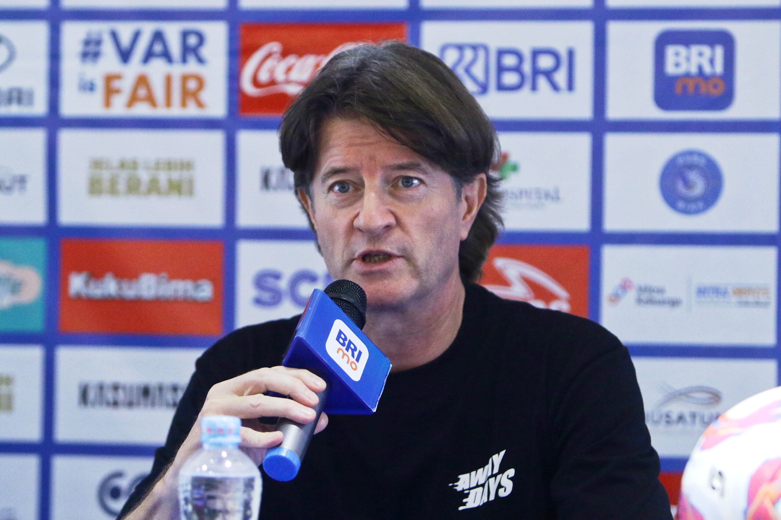 derbi diy Pieter Huistra Ingin Suporter Hadir di Derbi DIY antara PSS dan PSIM derbi diy - ilustrasi berita Pieter Huistra Ingin Suporter Hadir di Derbi DIY antara PSS dan PSIM
