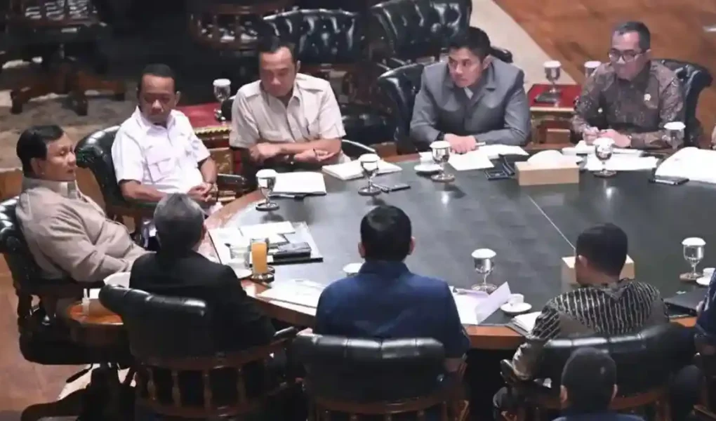 dialog terbuka - ilustrasi artikel Emrus Dorong Menteri Prabowo Dialog Terbuka dengan Kabinet Bayangan agar Dinilai…