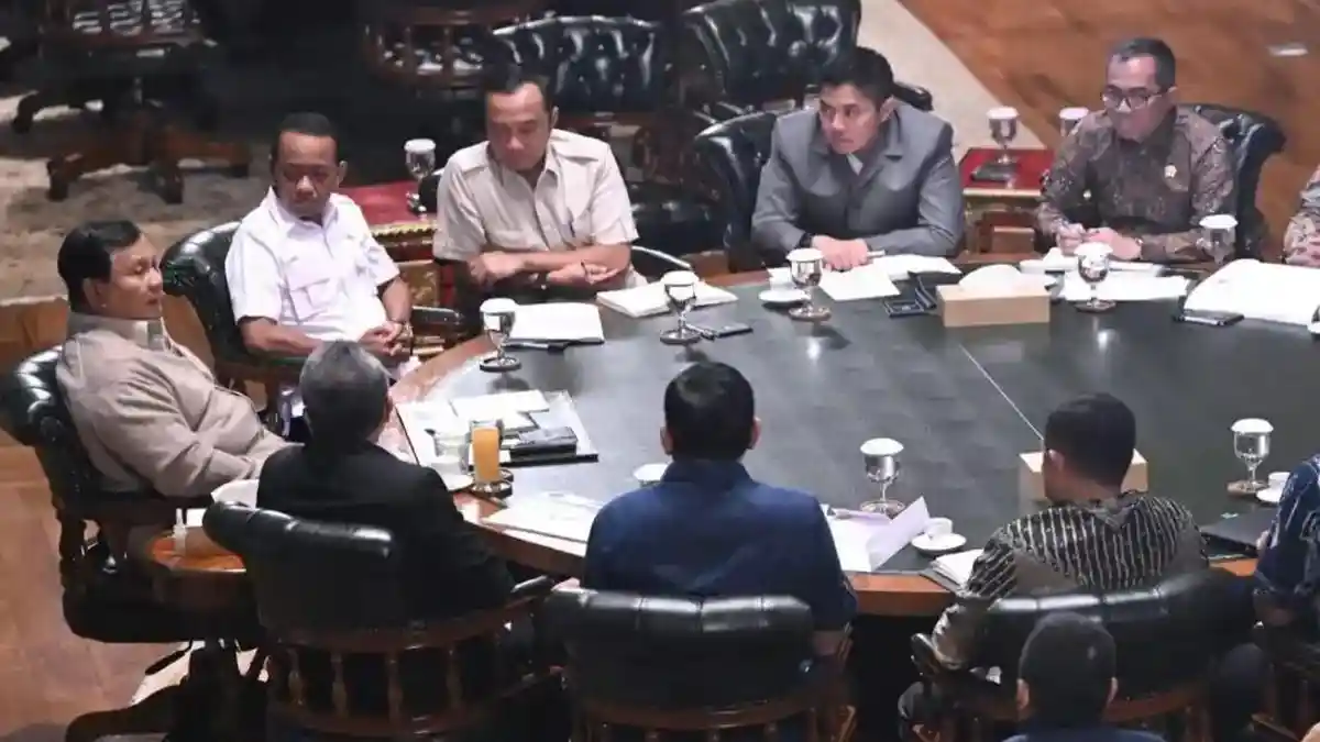 dialog terbuka Dialog Terbuka Menteri Prabowo dengan Kabinet Bayangan dialog terbuka - ilustrasi artikel Emrus Dorong Menteri Prabowo Dialog Terbuka dengan Kabinet Bayangan agar Dinilai…