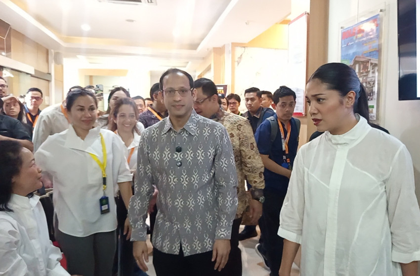 nadiem makarim Nadiem Makarim Hadiri Sidang Perdana Banding Chromebook nadiem makarim - ilustrasi artikel Nadiem Makarim Hadiri Sidang Perdana Banding Chromebook