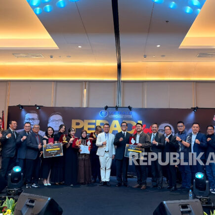 peradi jakbar idol - ilustrasi berita Peradi Jakbar Idol: Enam Alumni Dinobatkan Juara di Grand Final