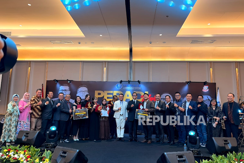 peradi jakbar idol Peradi Jakbar Idol: Enam Alumni Dinobatkan Juara di Grand… peradi jakbar idol - ilustrasi berita Peradi Jakbar Idol: Enam Alumni Dinobatkan Juara di Grand Final