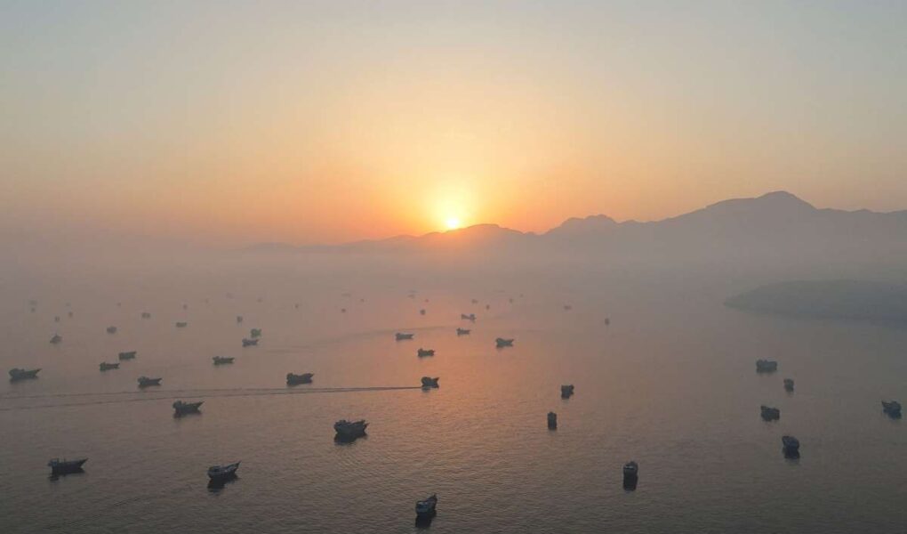 selat hormuz - ilustrasi artikel Iran Tegaskan Selat Hormuz di Bawah Kendali Teheran, Harga BBM AS Melonjak