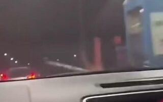 sopir xpander - ilustrasi artikel Sopir Xpander Tabrak Mobil dan Hantam Palang GT Kalikangkung