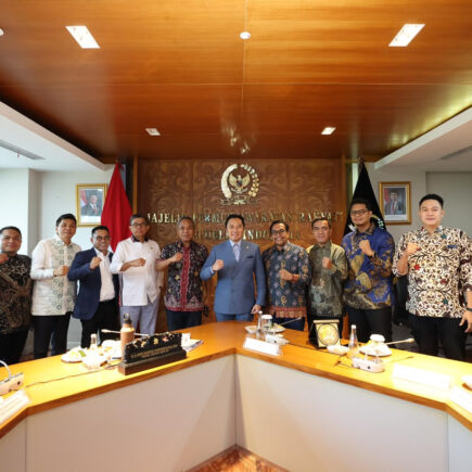 demokrasi dan pembangunan - ilustrasi artikel Tiga Dekade Reformasi: Ibas Dorong Demokrasi dan Pembangunan