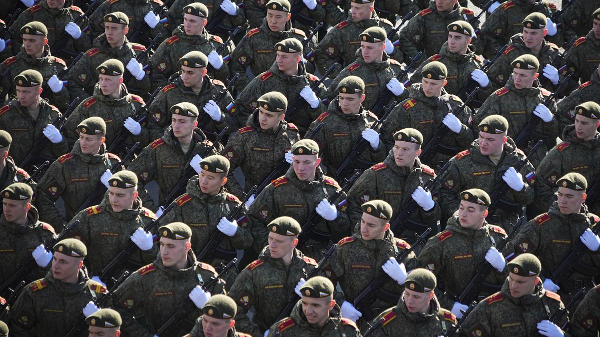 wni militer rusia Verifikasi WNI militer Rusia oleh Kemlu wni militer rusia - ilustrasi artikel Kemlu Verifikasi Dugaan WNI Militer Rusia: Identitas dan Rekrutmen Dicek