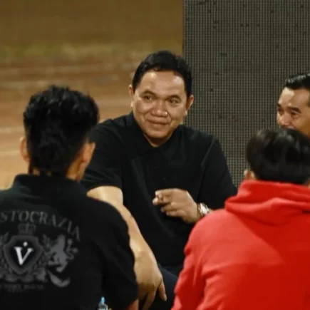 sinergi suporter - ilustrasi berita Madura United Perkuat Sinergi dengan Suporter Menjelang Super League 2026-2027