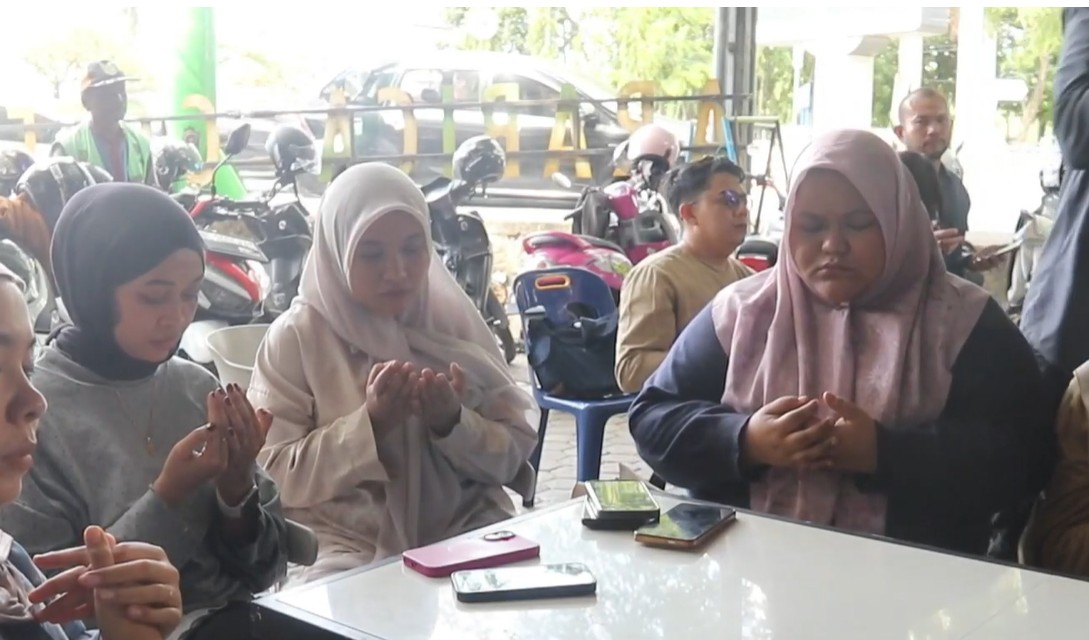 pers aceh Organisasi Pers Aceh Gelar Doa Bersama untuk 5 Jurnalis yang Hilang… pers aceh - ilustrasi berita Organisasi Pers Aceh Gelar Doa Bersama untuk 5 Jurnalis yang Hilang di Selat Sunda